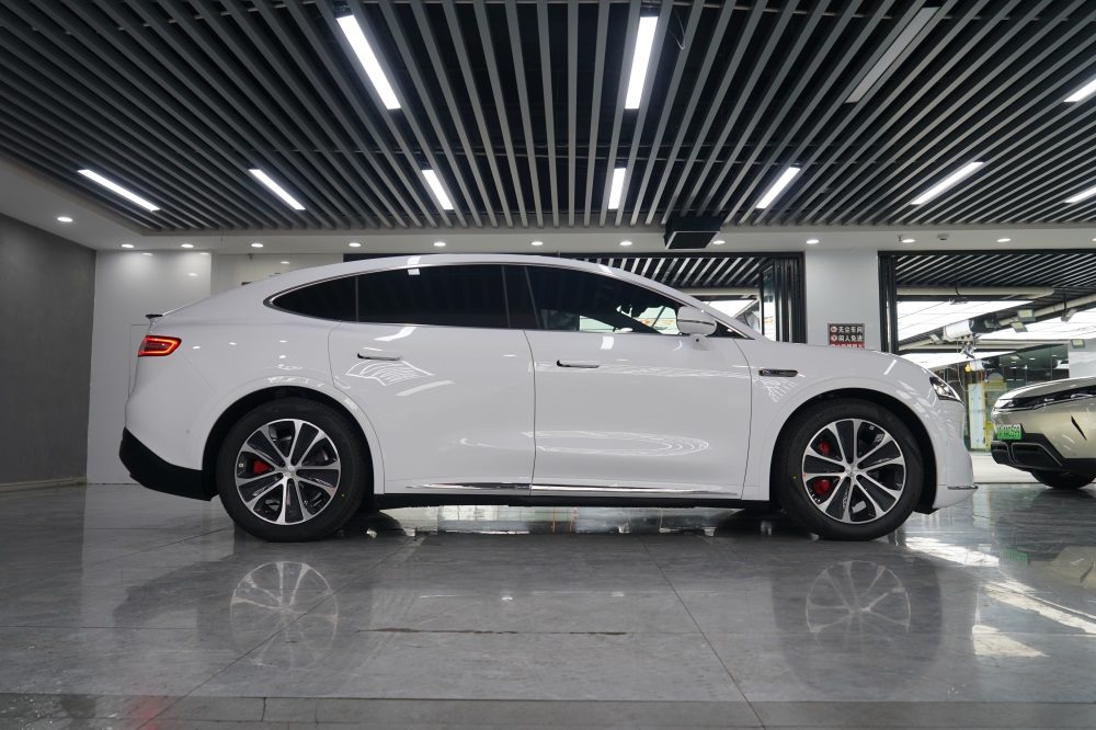 智界R7贴装TPU隐形车衣，硬核防护与未来感的完美碰撞！