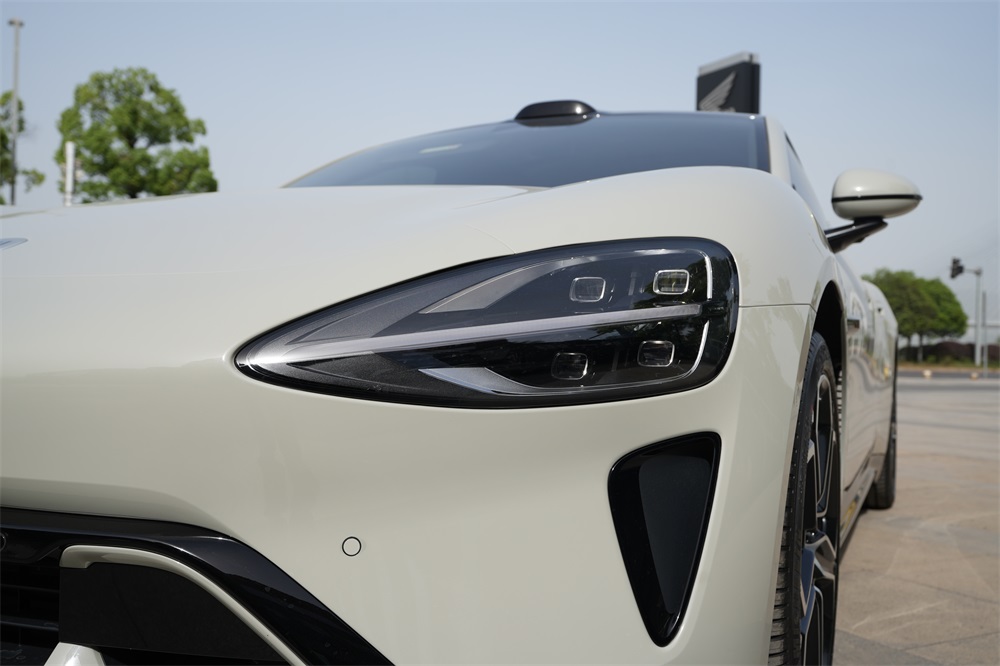 小米SU7贴装TPU隐形车衣，拒绝剐蹭焦虑！