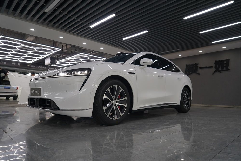 智界R7贴装TPU隐形车衣，硬核防护与未来感的完美碰撞！