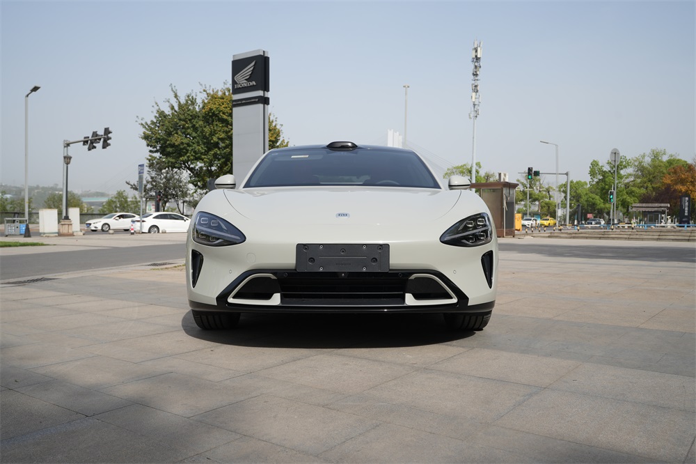 小米SU7贴装TPU隐形车衣，拒绝剐蹭焦虑！