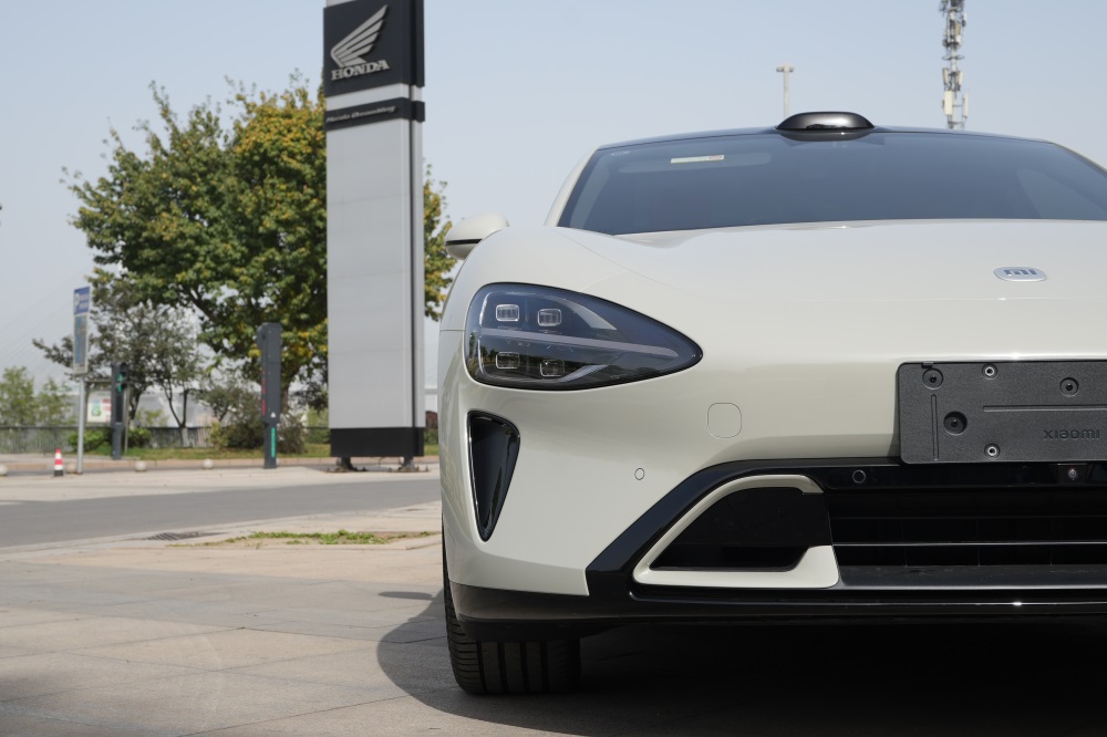 小米SU7贴装TPU隐形车衣，拒绝剐蹭焦虑！