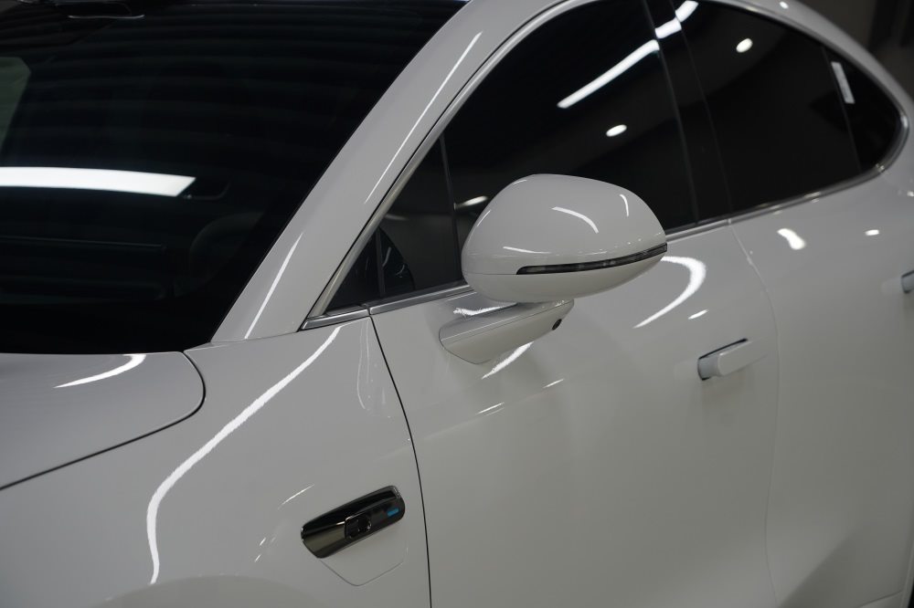 智界R7贴装TPU隐形车衣，硬核防护与未来感的完美碰撞！