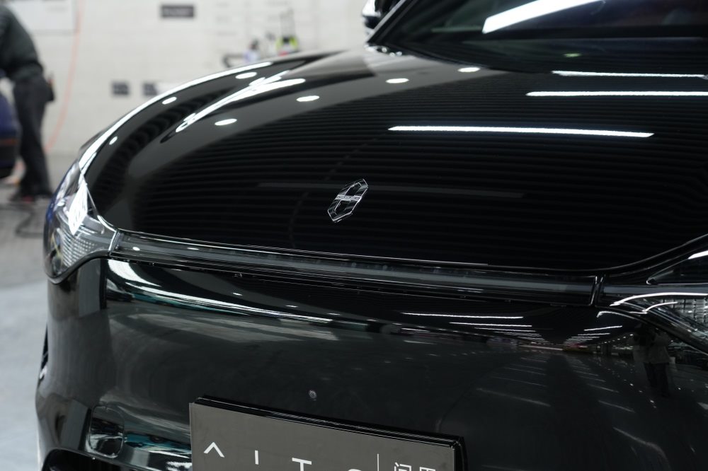 问界M9贴装TPU隐形车衣，新能源豪车的漆面长效保护方案