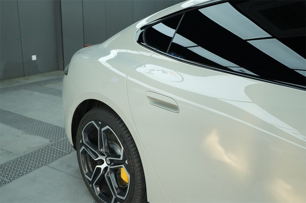 小米SU7隐形车衣贴装，新能源车主的最佳选择！