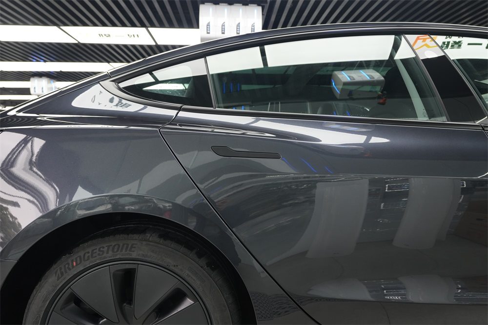 特斯拉Model3贴装隐形车衣