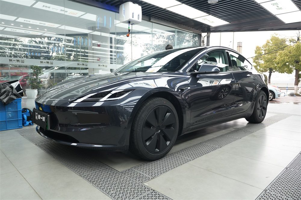 特斯拉Model3贴装隐形车衣