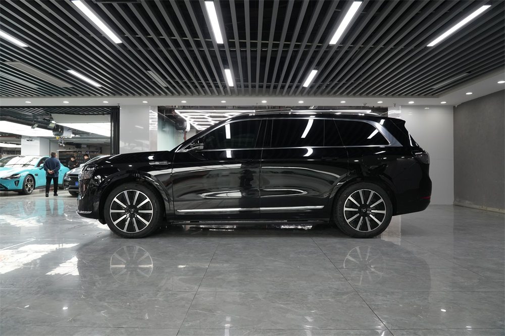 问界M9贴装TPU隐形车衣，新能源豪车的漆面长效保护方案