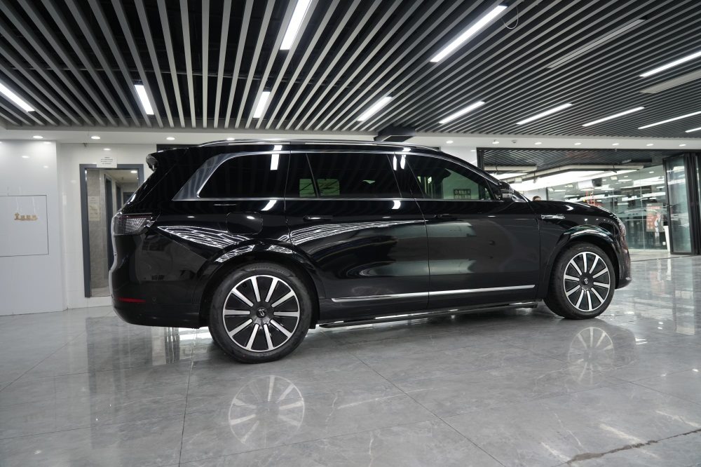 问界M9贴装TPU隐形车衣，新能源豪车的漆面长效保护方案