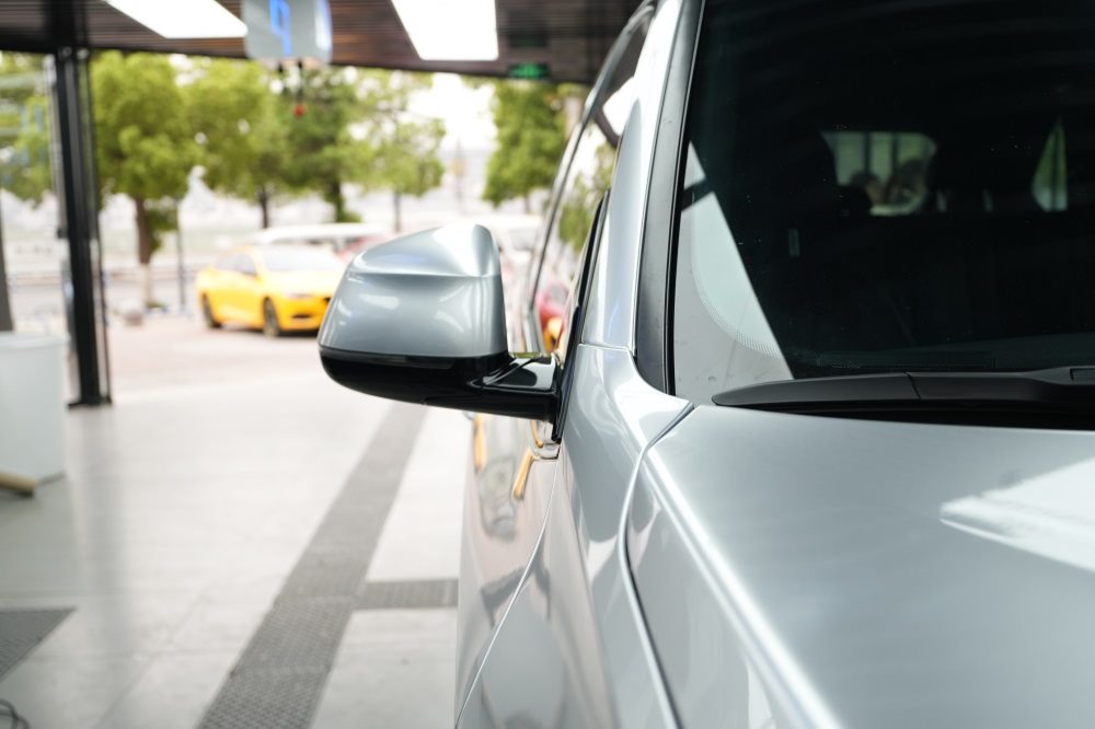 宝马X5改色超亮金属银，TPU改色膜打造液态金属光泽质感！