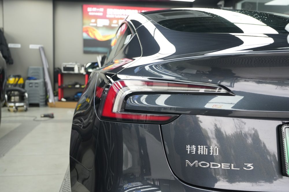 特斯拉Model3贴装隐形车衣
