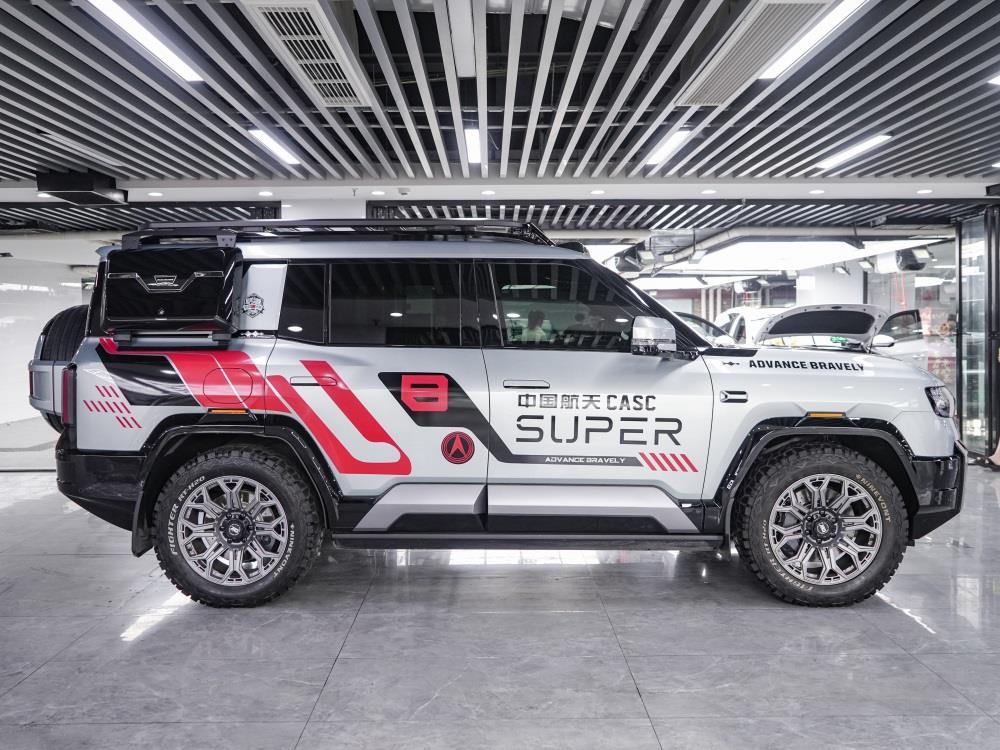 方程豹8贴装TPU隐形车衣，硬派越野车的漆面保护方案