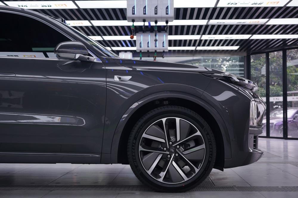 理想L8贴隐形车衣，全车漆面保护让爱车亮度加倍！