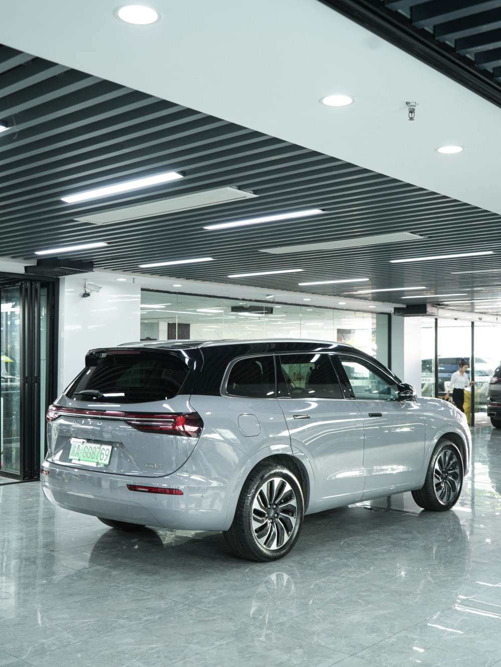 问界M7贴装纳多灰TPU车衣，问界汽车TPU改色膜改装案例分享