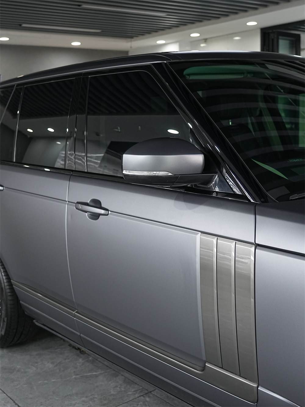 路虎加装AMG山灰TPU改色膜，路虎改色膜装贴效果