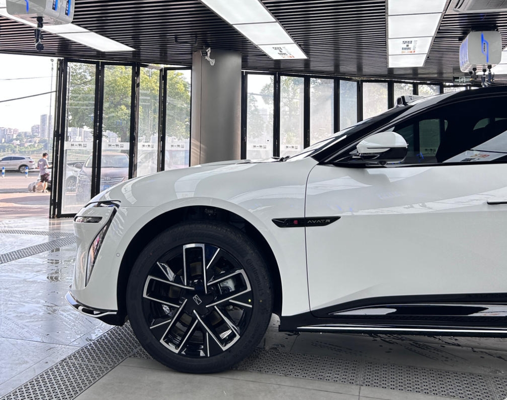 阿维塔06贴隐形车衣推荐：防腐蚀增亮一步到位