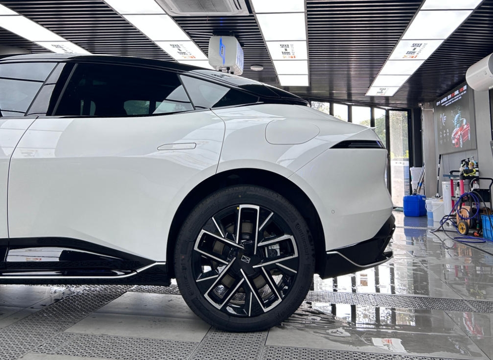 阿维塔06贴隐形车衣推荐：防腐蚀增亮一步到位