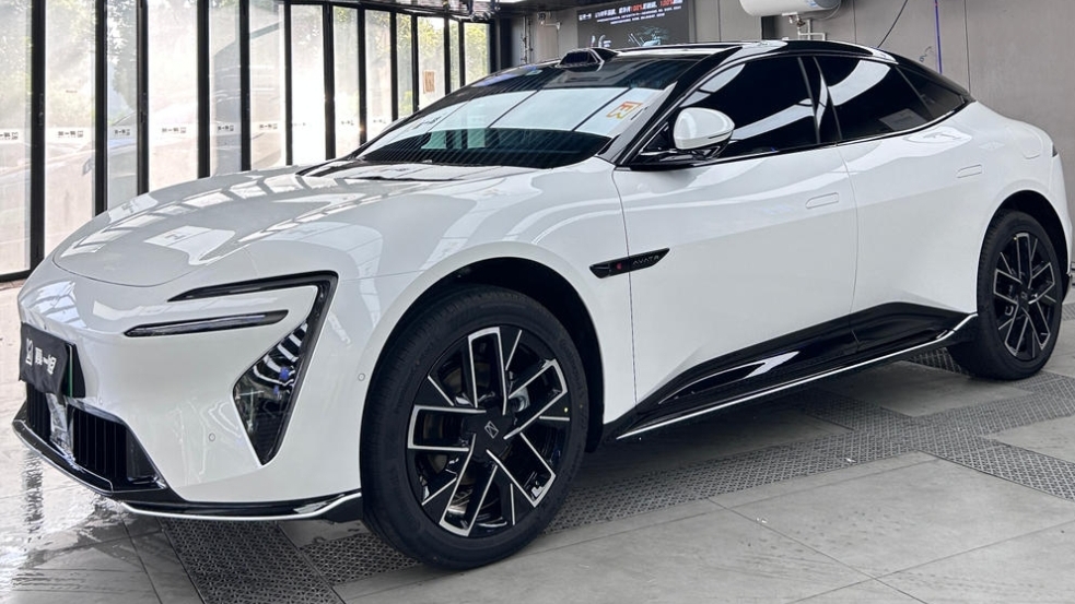 阿维塔06贴隐形车衣推荐：防腐蚀增亮一步到位