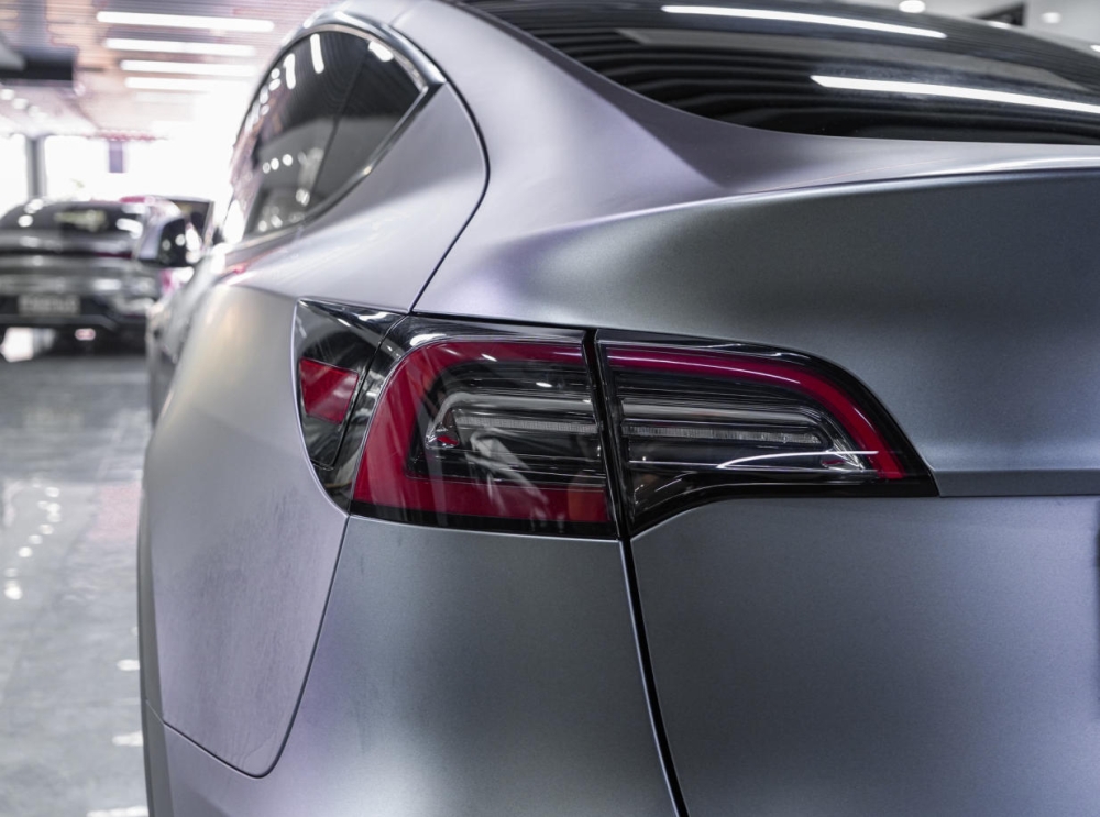 特斯拉 Model Y 改色膜推荐：卡布里灰紫实拍质感拉满